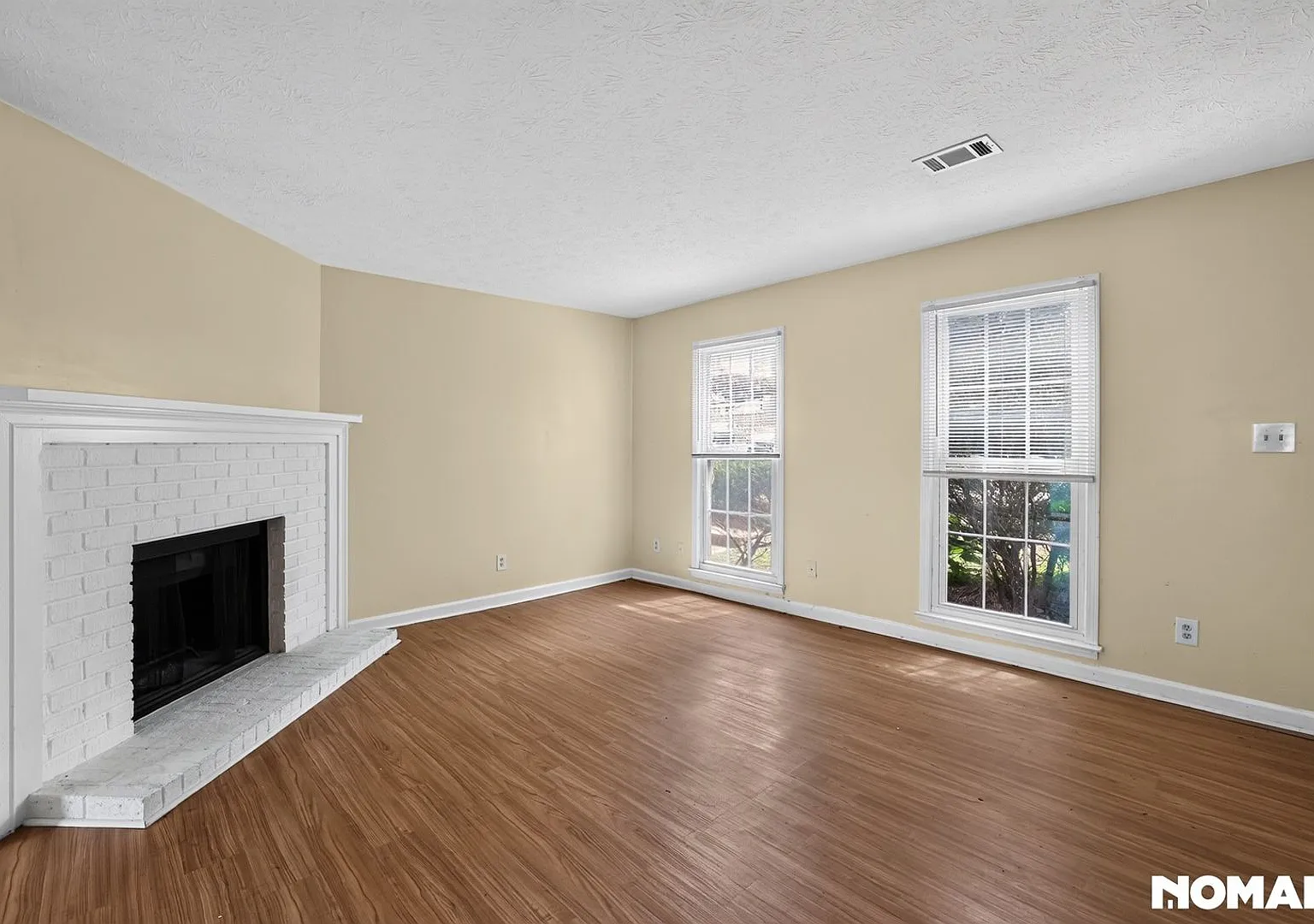 Charming 2BR Townhome in Norcross — Photo 2