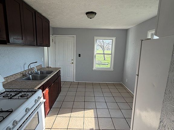 3rd image of 857-863 N Central Dr