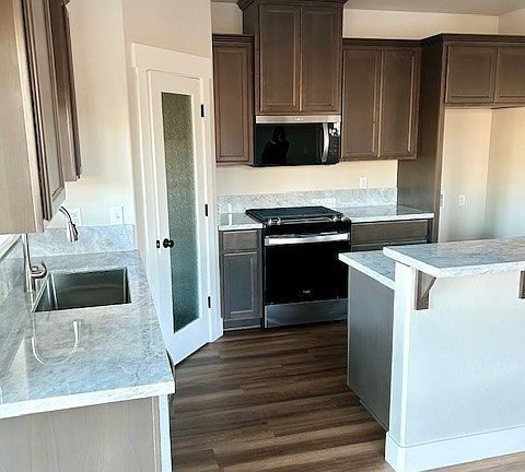 3rd image of 956 Pearson Rd