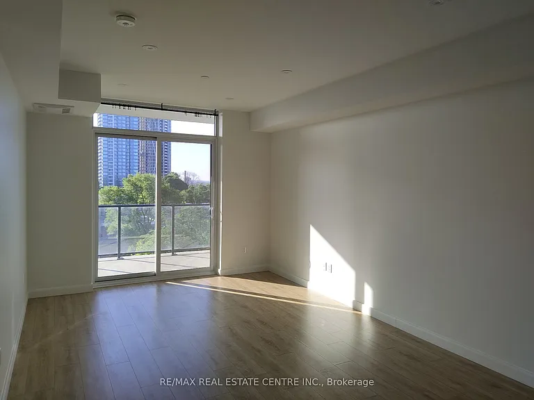 741 King St W #508 — Photo 13