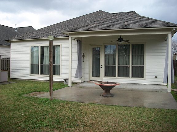 Rear porch,, fire pit