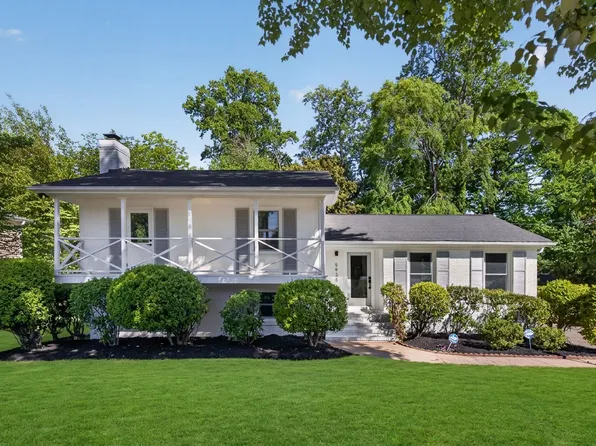 5938 Sharon Rd, Charlotte, NC 28210