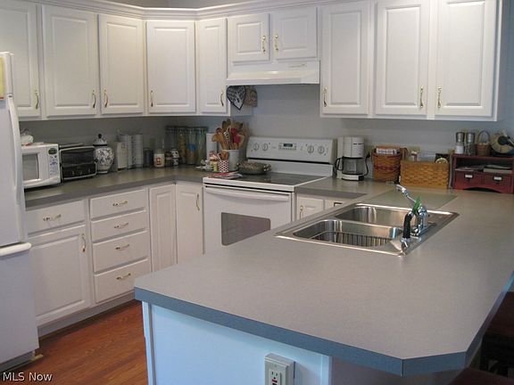 3rd image of 511 Grove Ave