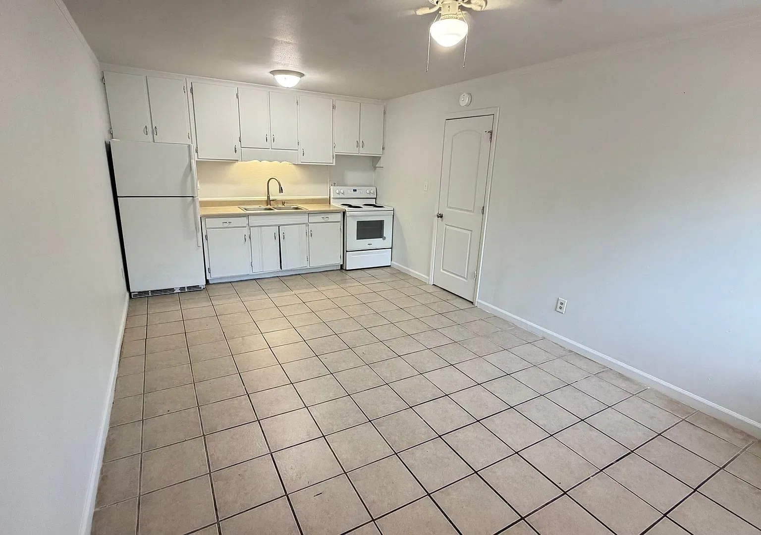 1880 Green Dr — Photo 2