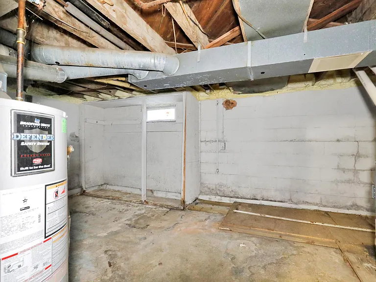 1206 Leslie St — Photo 14