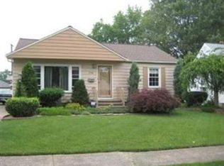 2716 Heresford Dr, Parma, OH 44134