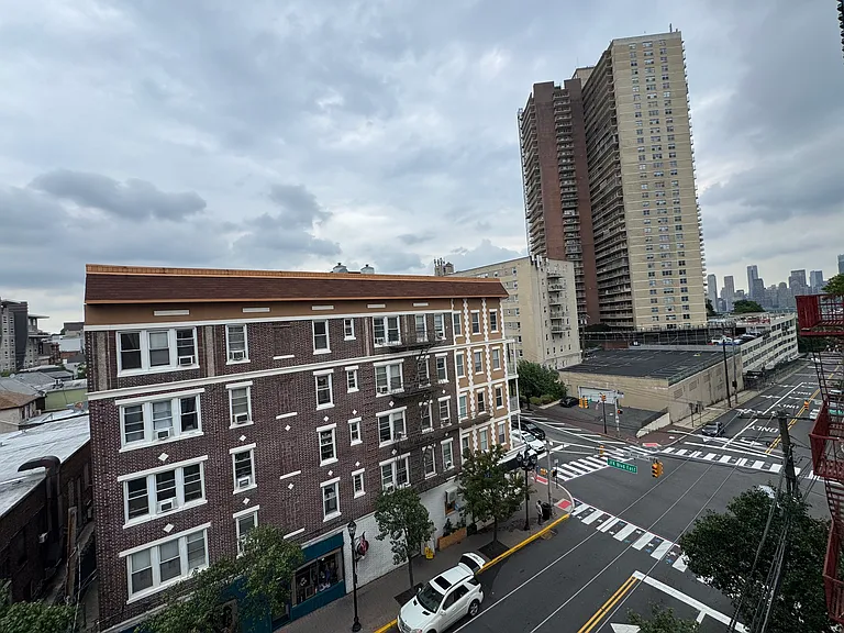 5915 Kennedy Blvd #F5 — Photo 2