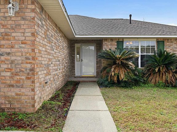 3rd image of 557 Batten Blvd