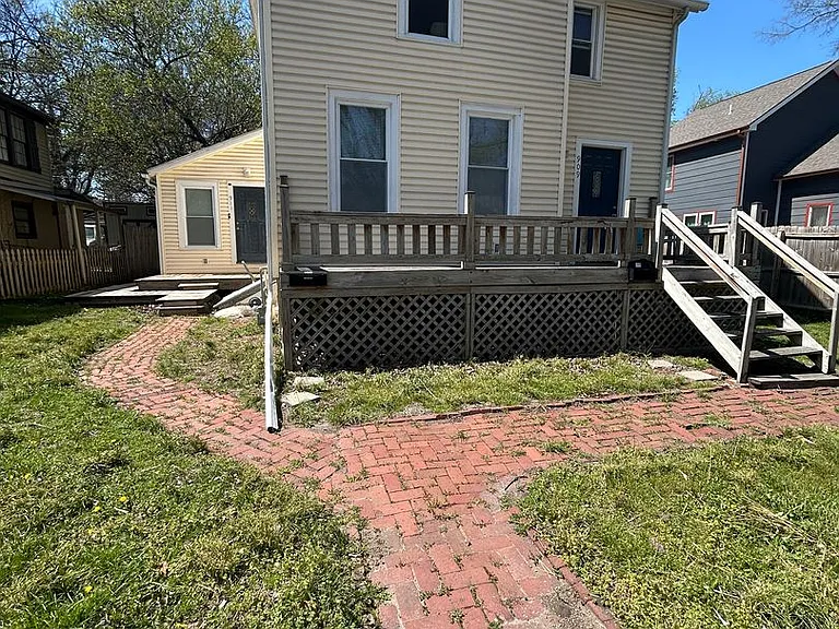 909-911 Connecticut — Photo 2