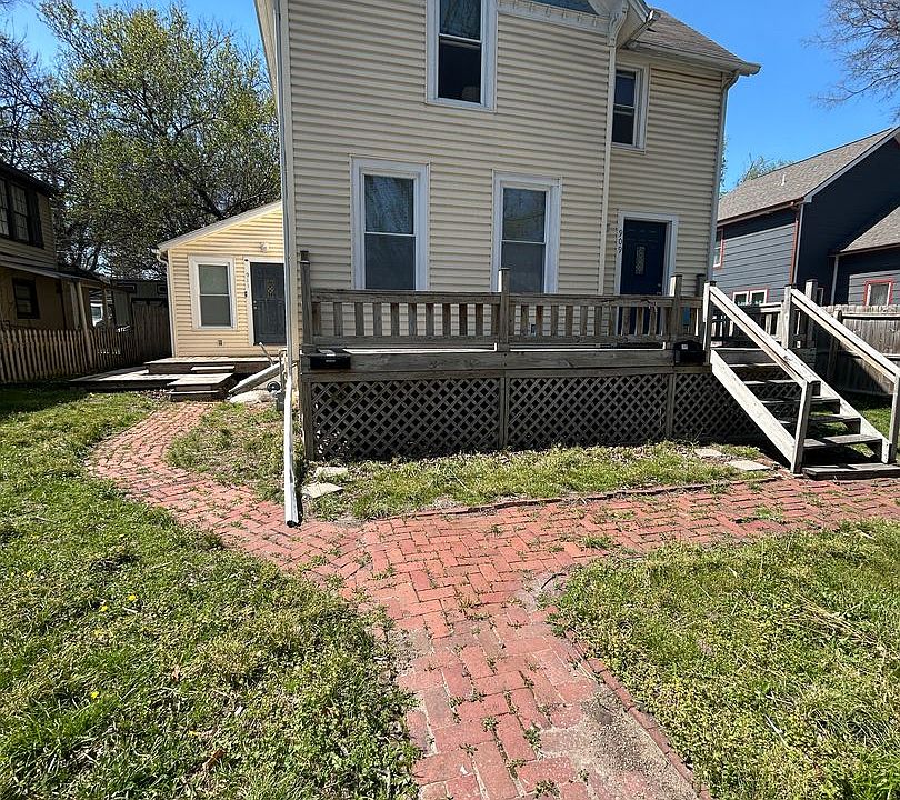 2nd image of 909-911 Connecticut St #909