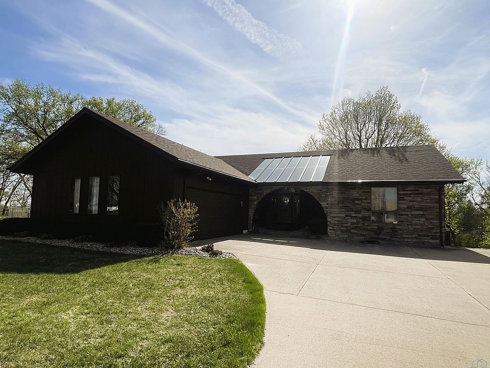1st image of 1620 Hiawatha Trl