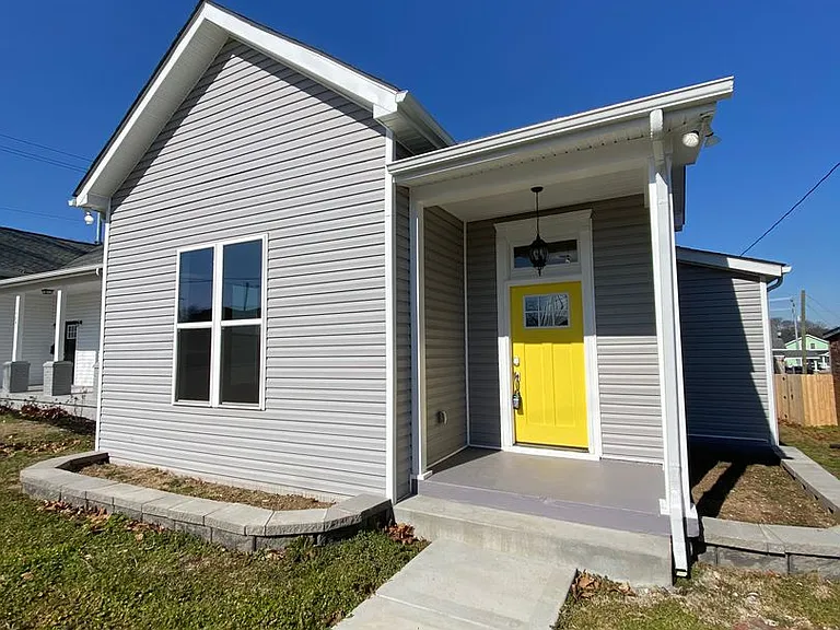 1612 Knowles St — Photo 3