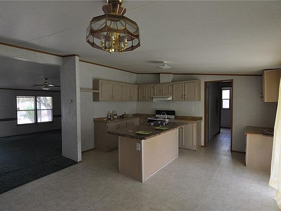 4th image of 1332 Honeysuckle Dr