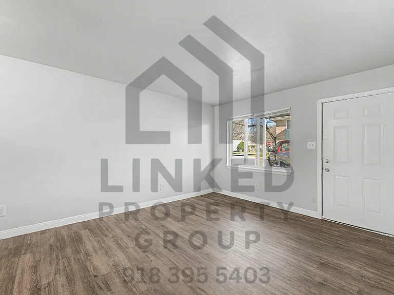 Evanston Apartments — Photo 11