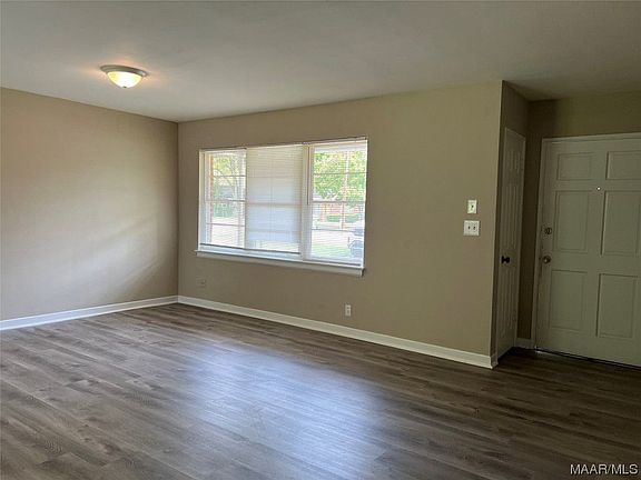5th image of 963 Parkwood Dr