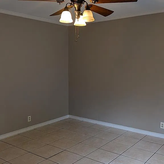 711 Hillview St — Photo 7