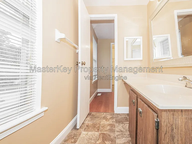 104 Castle Bay Ct — Photo 13