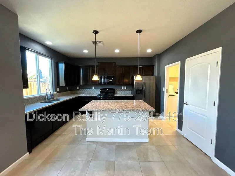 3 bed, 2.5 bath, 1756 sqft, $2,700 — Photo 4