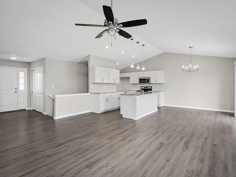 Kitchen and Eat-in Dining