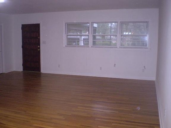 2nd image of 305 Kensington Dr