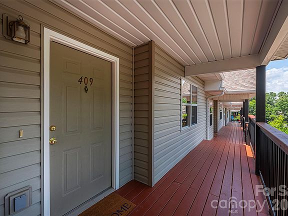4th image of 409 Carlyle Way