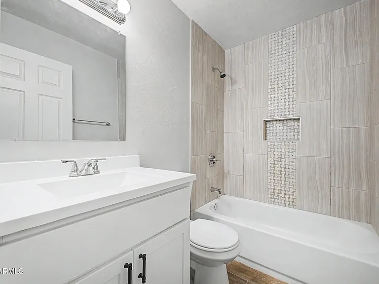 6536 W Turney Ave — Photo 18