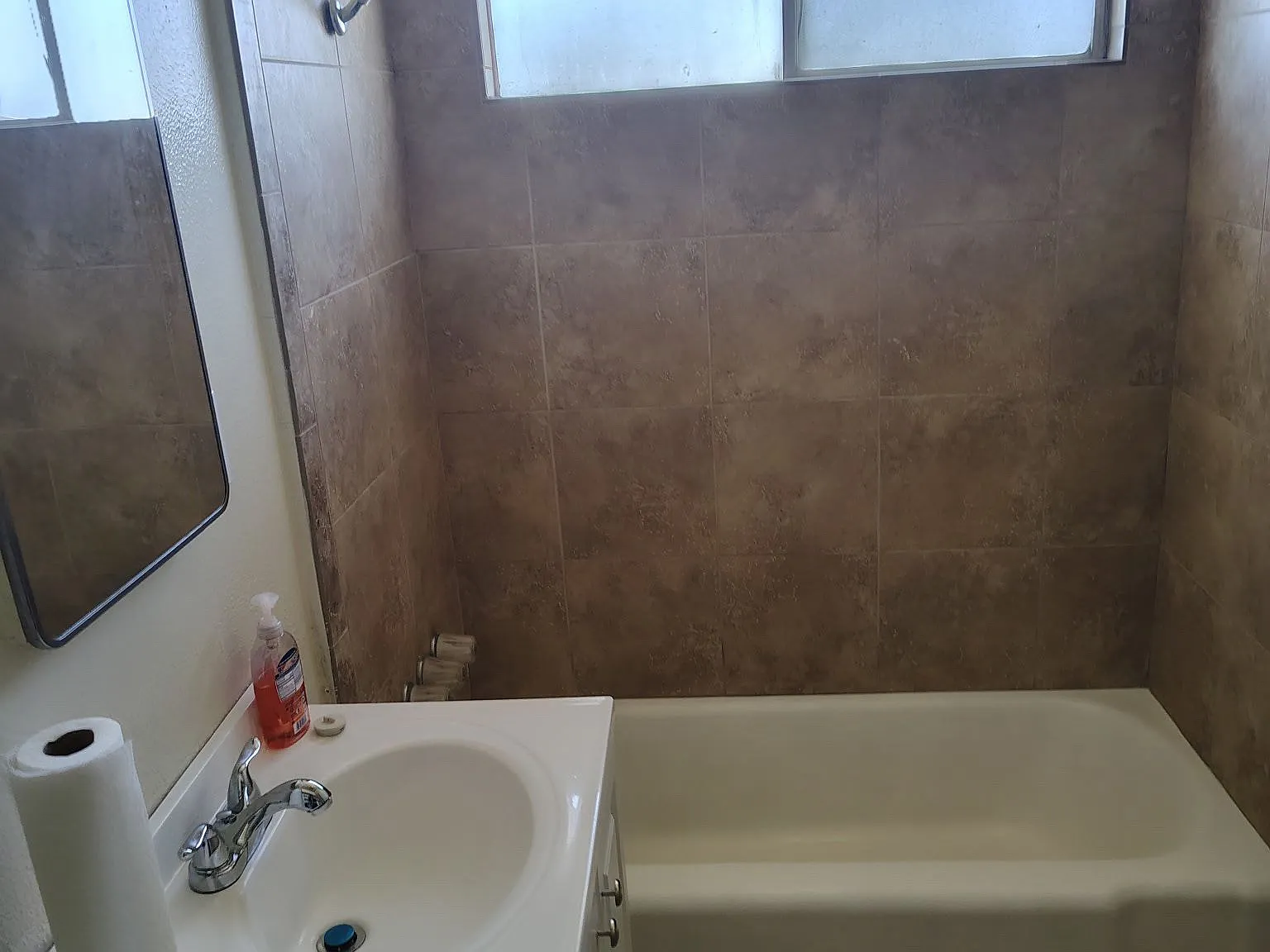 2 bed, 950 sqft, $1,500 — Photo 3