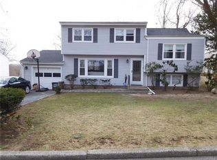 38 Somerset Dr, Yonkers, NY 10710