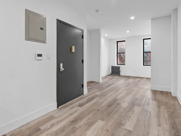 1571 3rd Avenue image 3 of 12