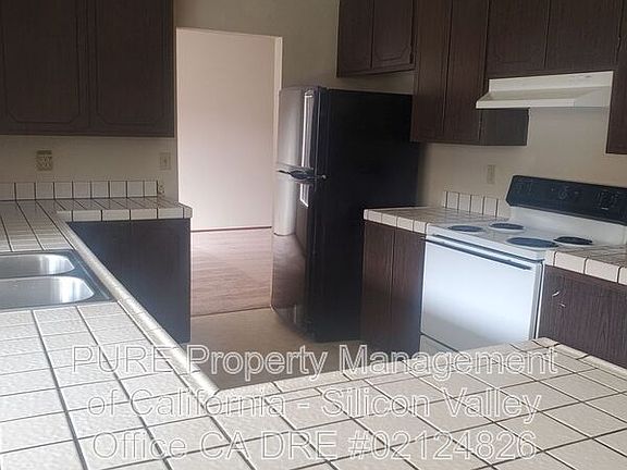 3rd image of 604 Lochburry Ct