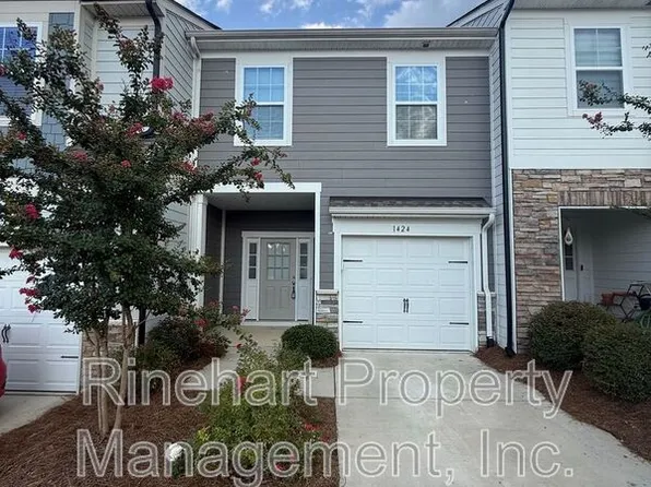 1424 Crest Creek Ct, Clover, SC 29710