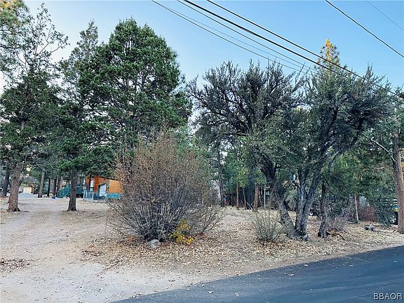 3rd image of 568 Highland Ln