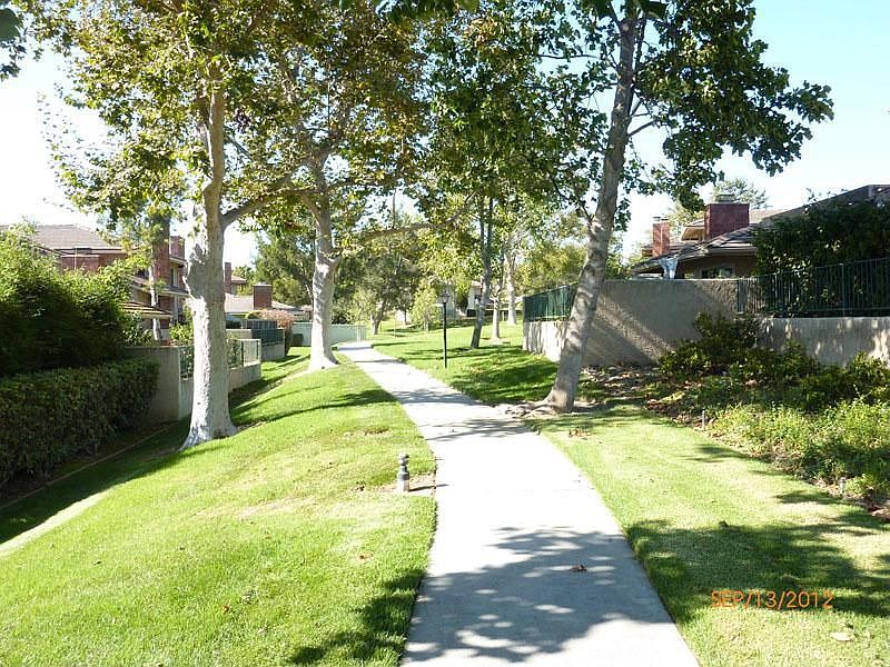 2nd image of 884 Murdoch Ln