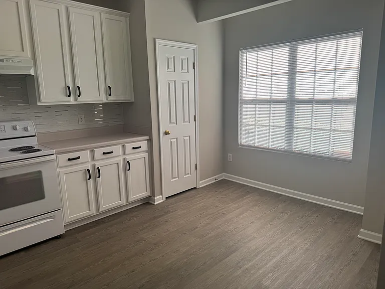 2837 Gross Ave — Photo 5