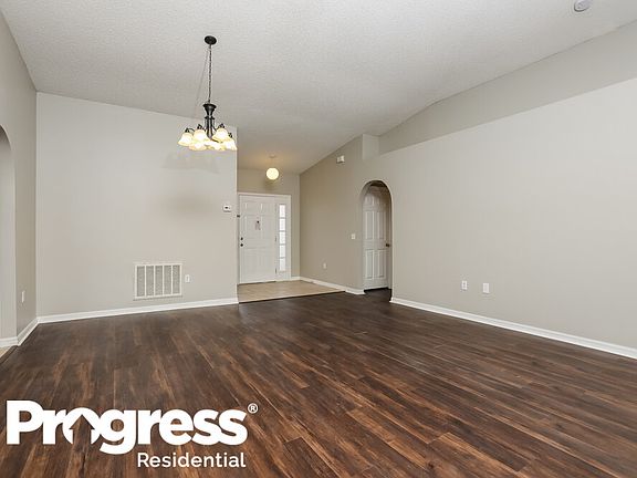 3rd image of 1032 Fox Trail Ave