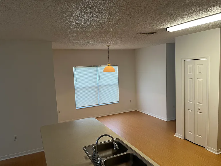 540 Brighton Ct — Photo 39