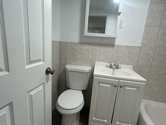 4th image of 2422 Cambreleng Ave Floor 1