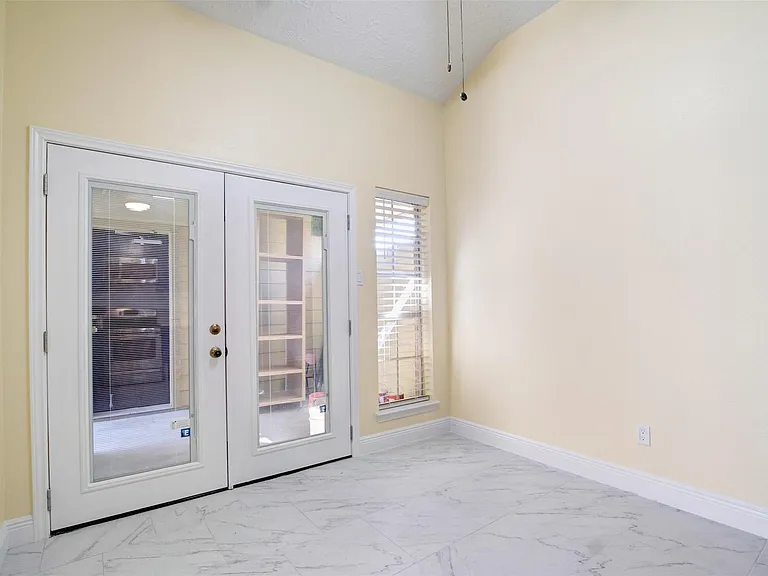 11840 Spring Grove Dr — Photo 4