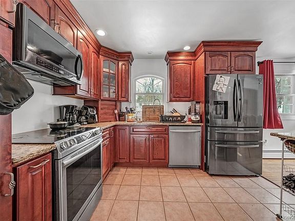 2nd image of 7 Lakeview Drive