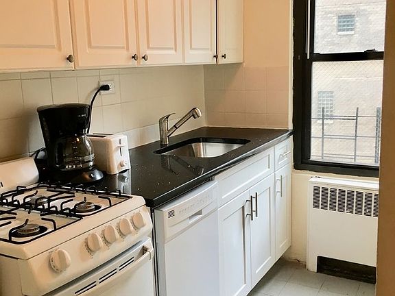 4th image of 210 E 47th St #10XL