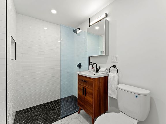 5th image of 125 Saint James Pl