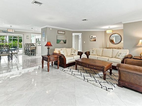 5th image of 350 Pinehurst CIR