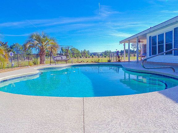 3rd image of 391 SE Equestrian Way
