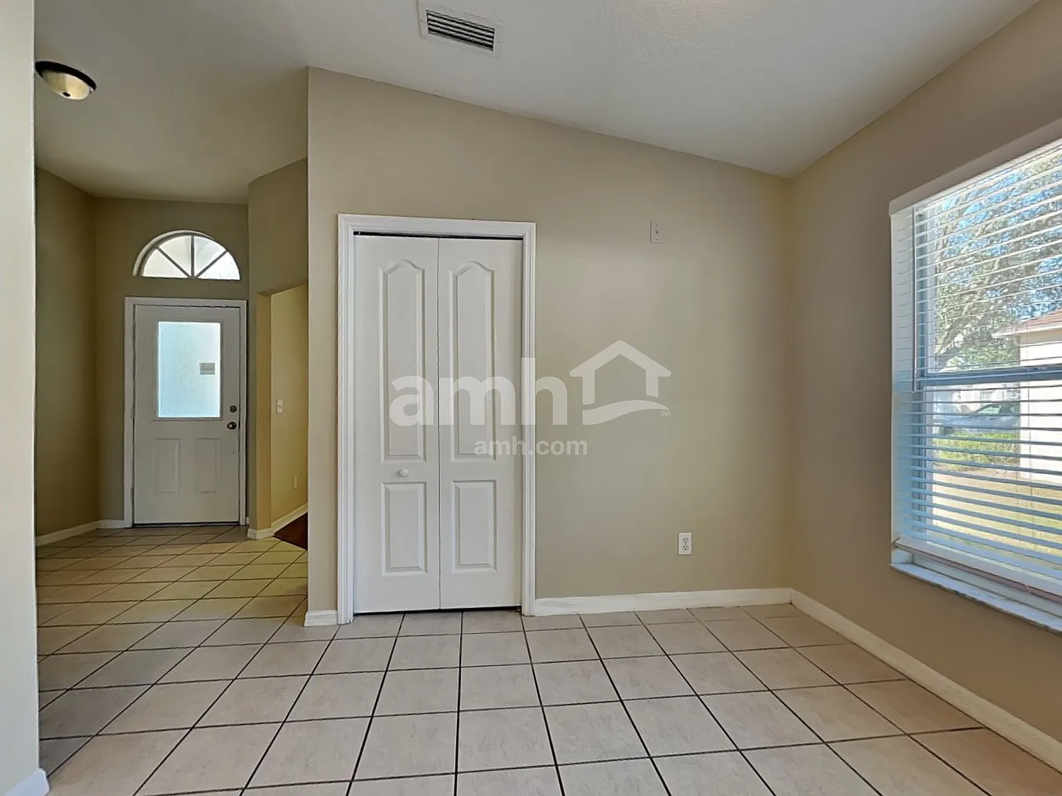 4 bed, 2.0 bath, 1813 sqft, $2,390 — Photo 4