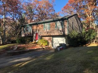 10 Woodlawn Dr, Carver, MA 02330