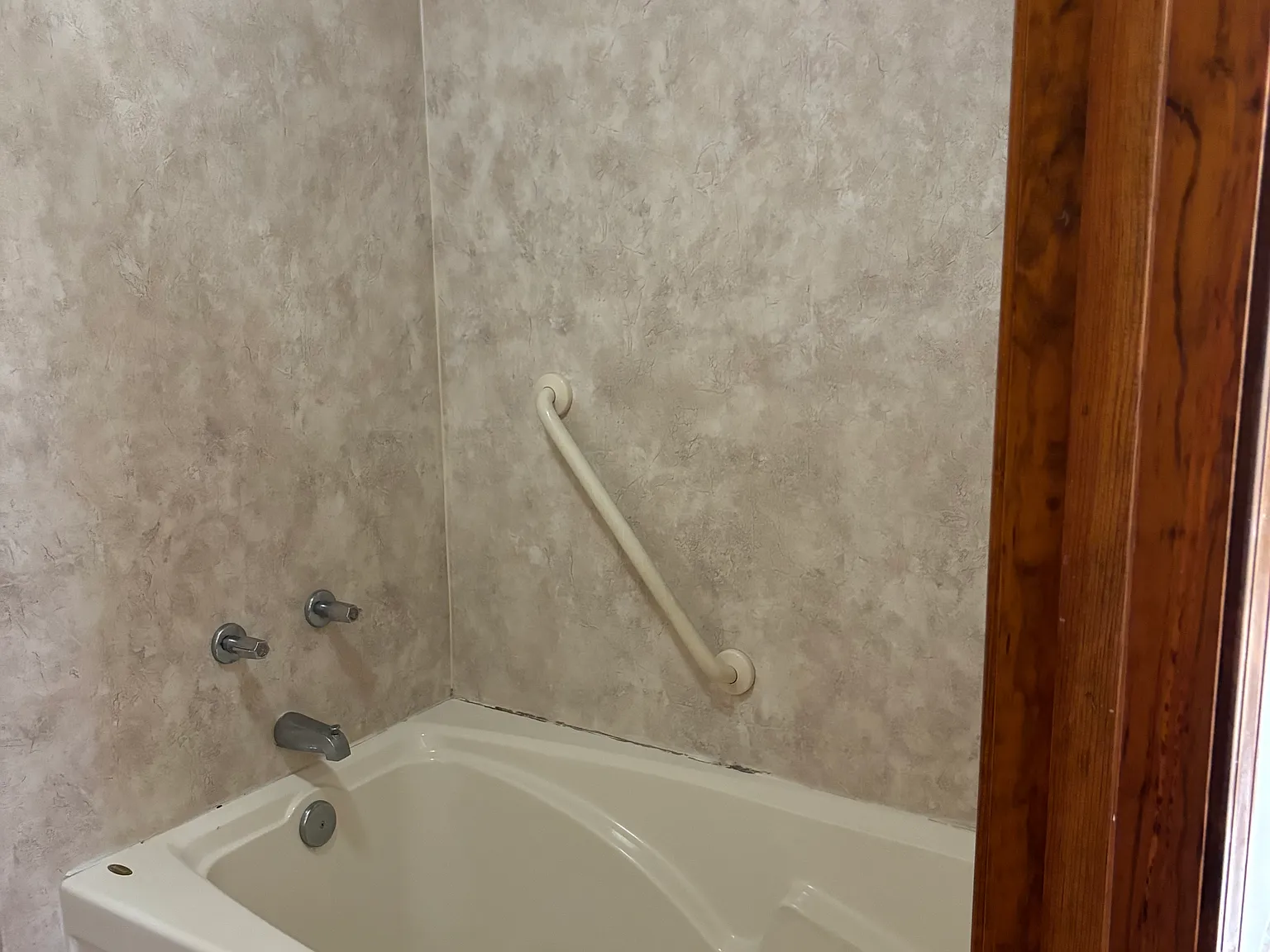 190 Ocean Dr — Photo 4