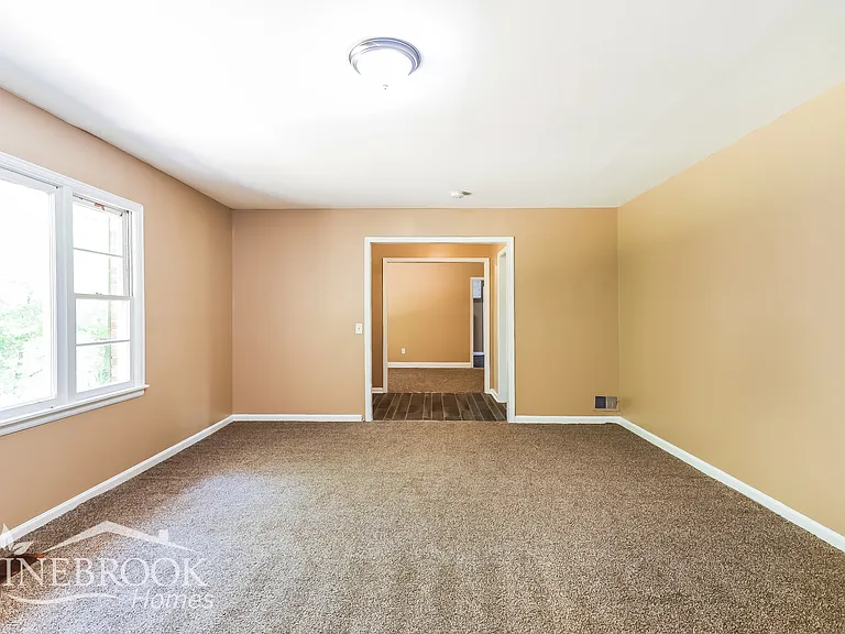 145 Grainger Dr — Photo 4