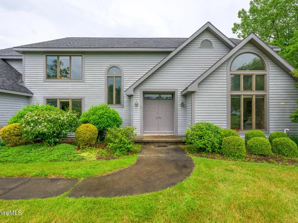 26 Filomena Dr, Pittsfield, MA 01201