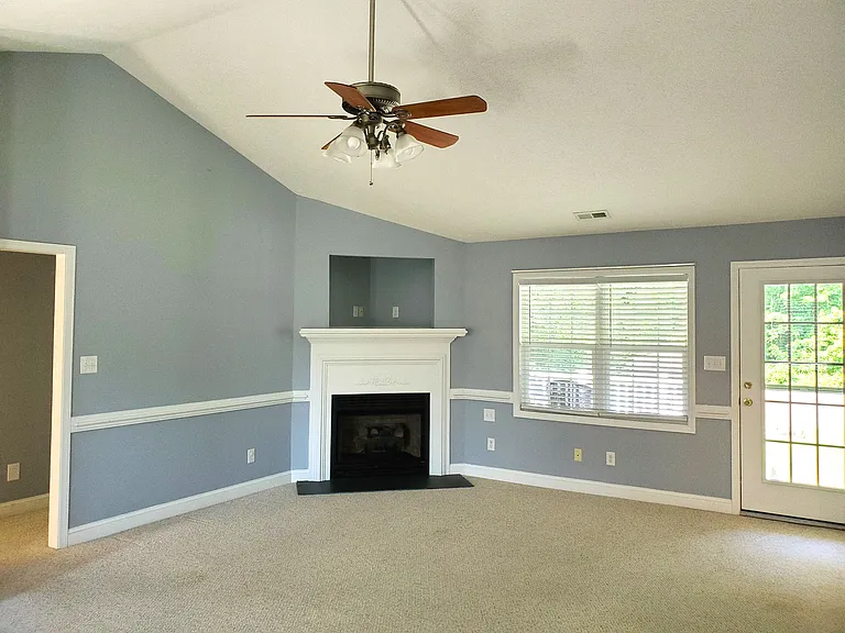 104 Adell Ln — Photo 4
