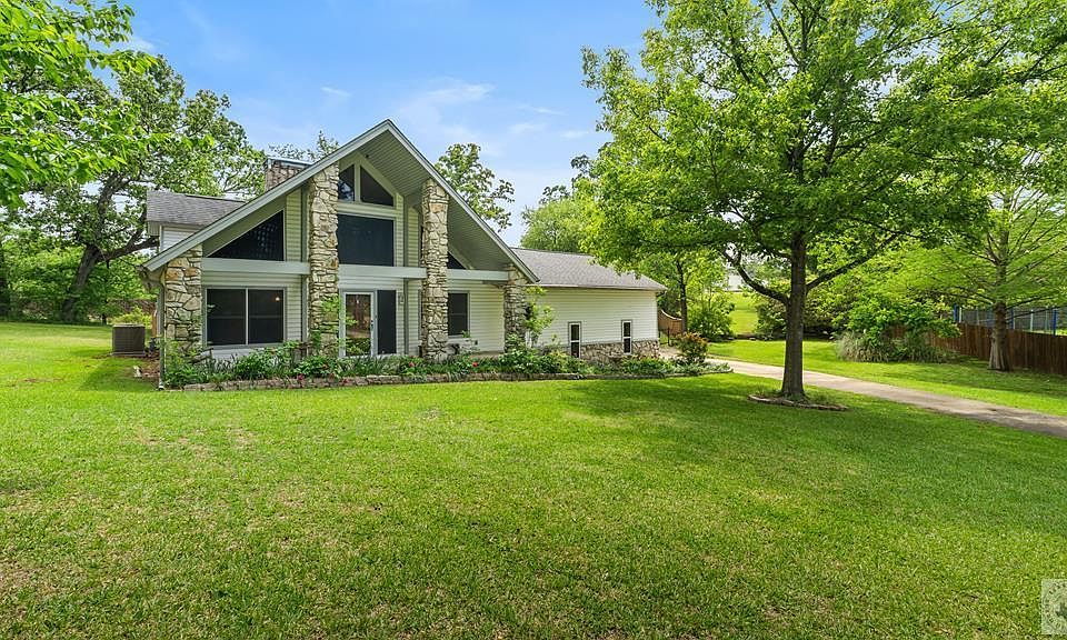 1st image of 8 Pine Ridge Cir